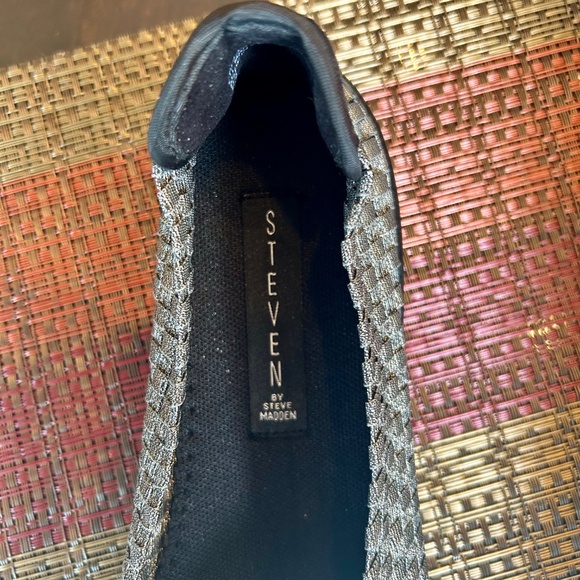 NIB Steve Madden Woven Metallic Silver Yoga Flats in Size 10 - Picture 10 of 12
